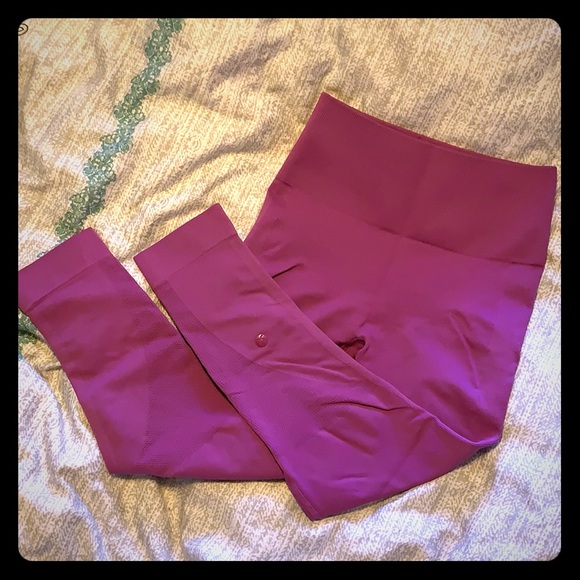 LuluLemon high rise 3/4 leggings - Picture 1 of 3